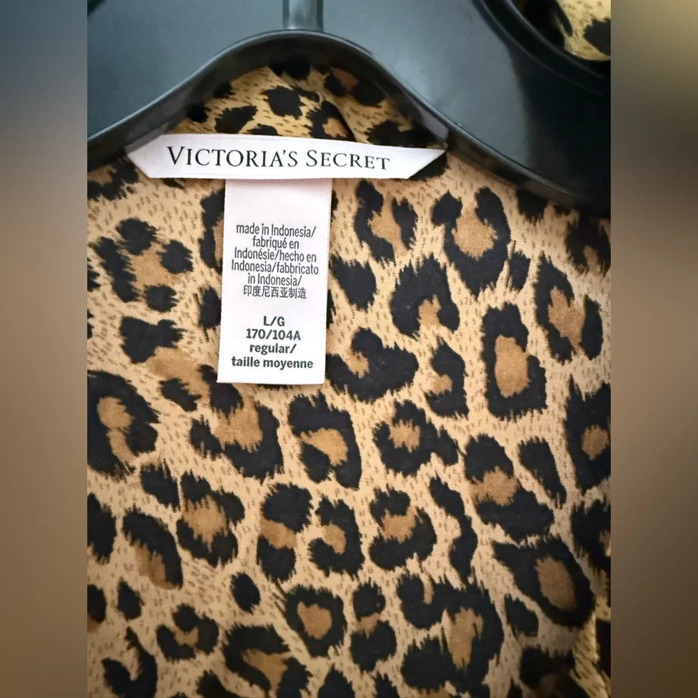 VICTORIA'S SECRET Signature Satin Long Pajama Set, Marzipan Leopard, Size Large - Picture 8 of 9